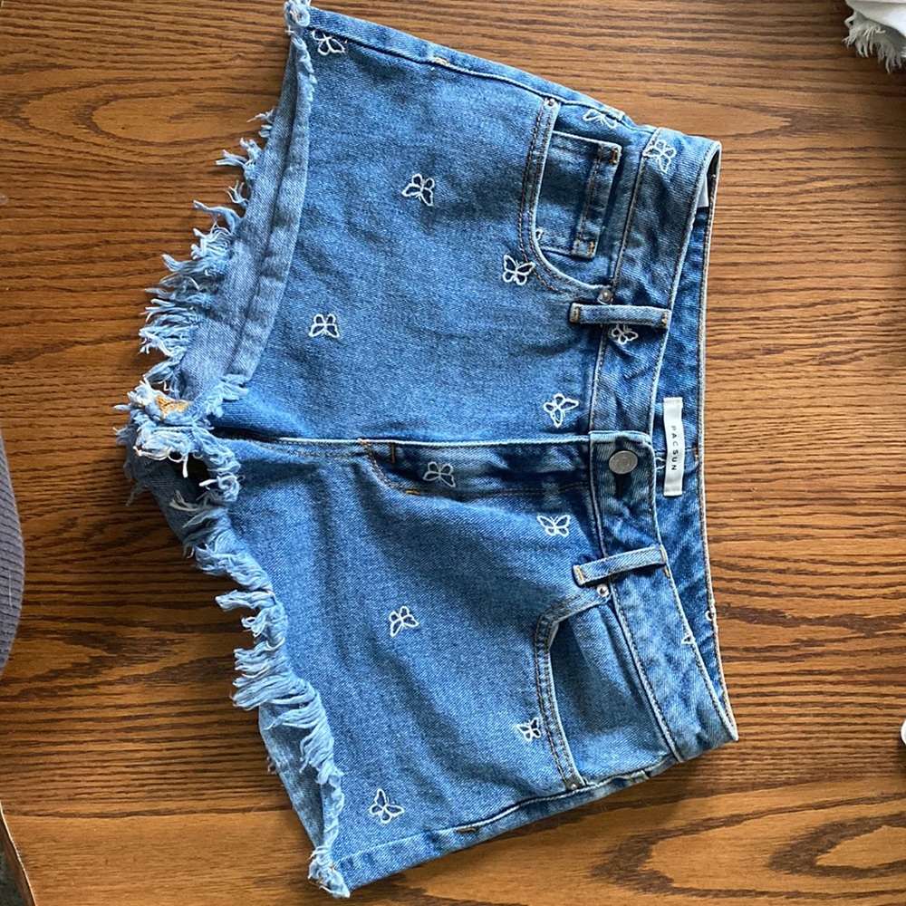 Super cute PacSun Jean shorts with embroidered butterflies.